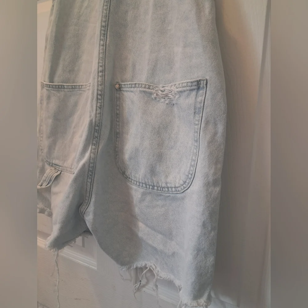 Light Wash Denim Short Overalls - Picture 6 of 8